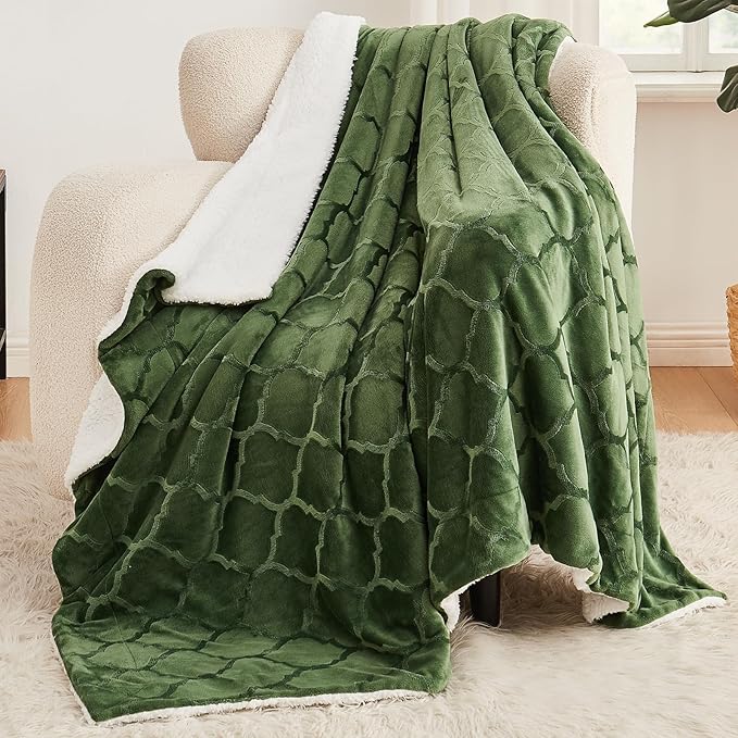 L'AGRATY Reversible Sherpa Throw Blanket 50"x60" Green
