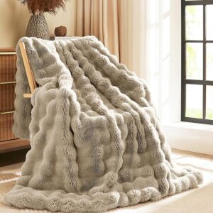 L'AGRATY Luxury Faux Rabbit Fur Throw Blanket