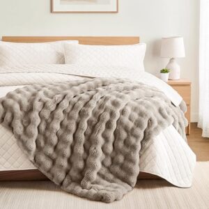 L'AGRATY Queen Size Faux Fur and Velvet Blanket
